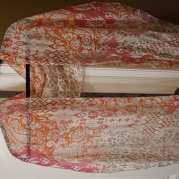 Chico's EUC light Scarf - Picture 4 of 6